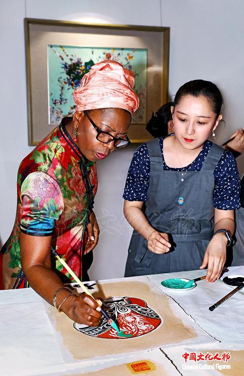岩彩艺术学会举办"岩彩艺境"中外文化交流&middot;岩彩绘画体验活动