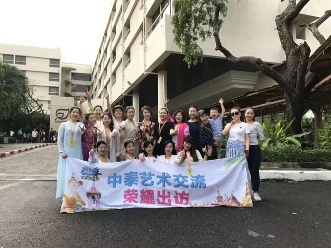 荣耀!武穴女老师应邀参加中泰艺术文化交流活动